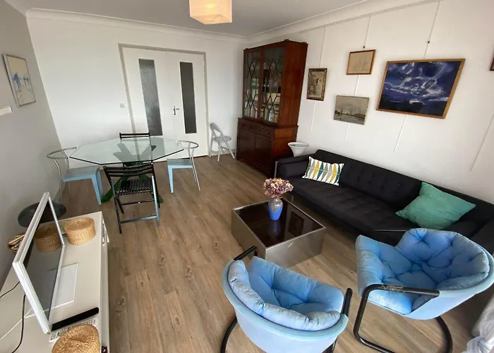 Spacious Bright Nest With Balcony Facing The Sea *