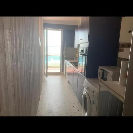 Spacious Bright Nest With Balcony Facing The Sea Διαμέρισμα *