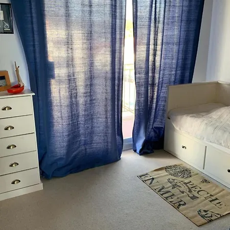 Spacious Bright Nest With Balcony Facing The Sea Διαμέρισμα *